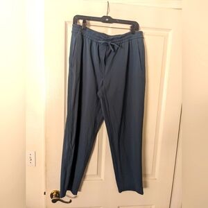 Tapered-Leg Mid-Rise Pant Luxtreme 7/8 Length Size Large